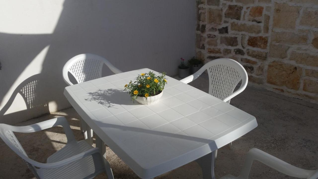 Holiday Home White House Sumartin Esterno foto