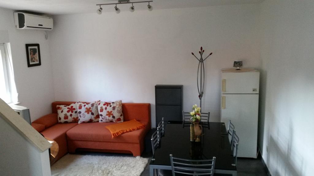 Holiday Home White House Sumartin Esterno foto