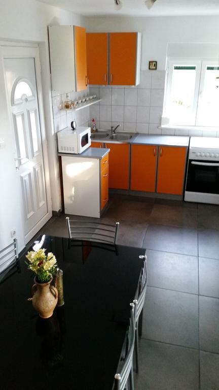 Holiday Home White House Sumartin Esterno foto