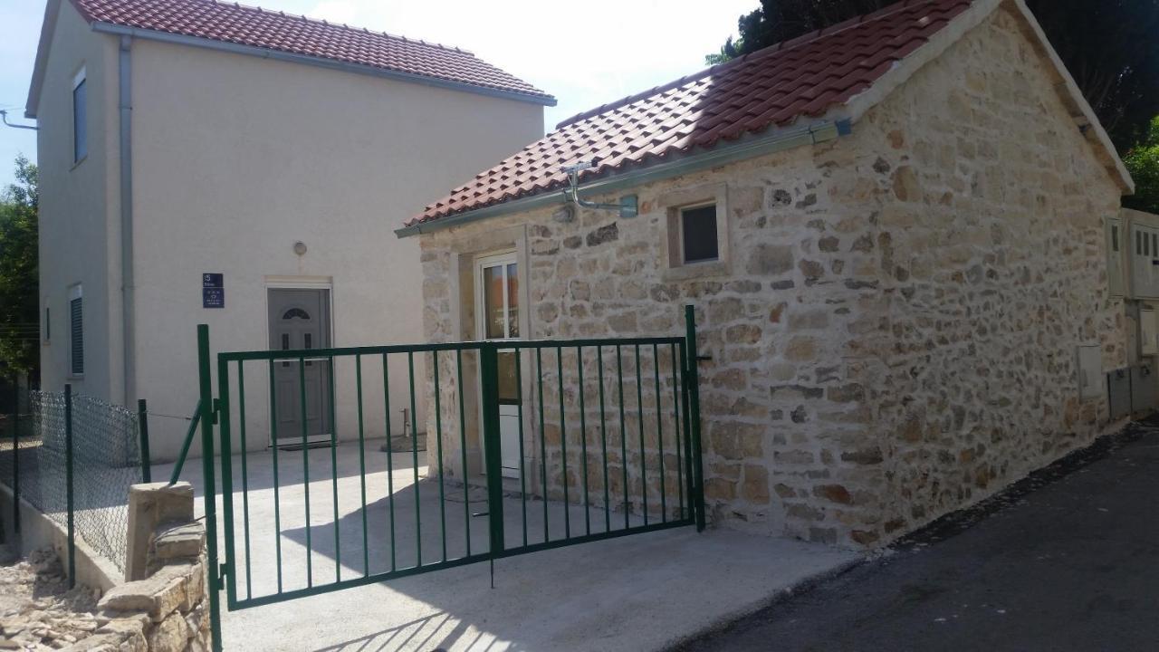 Holiday Home White House Sumartin Esterno foto